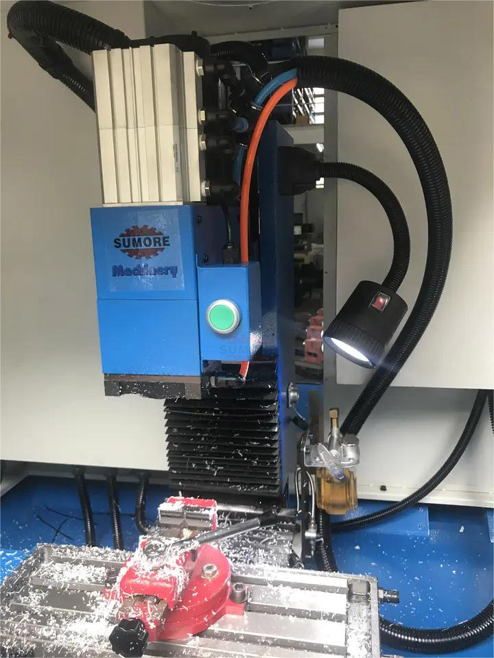 CNC 밀링 머신이란 무엇이며 어떻게 작동하는가?